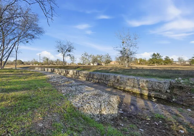 40th image of 1123 Dunn St, Yoakum, TX 77995 | MLS# 5937499