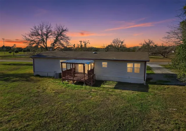 4th image of 1123 Dunn St, Yoakum, TX 77995 | MLS# 5937499