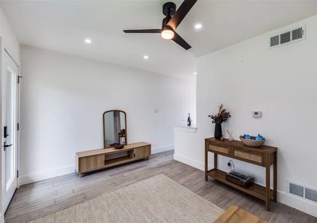4th image of 1200 E 52Nd St, Austin, TX 78723