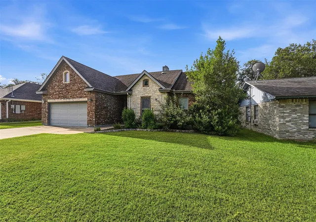 2nd image of 1338 Donovan St, Gonzales, TX 78629 | MLS# 2834609
