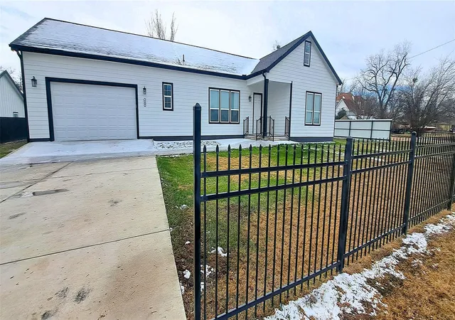 Homes for sale in Thorndale, TX | 300 E Front St, Thorndale, TX 76577 | MLS# 7957878
