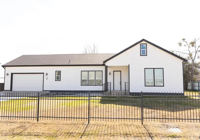 3rd image of 300 E Front St, Thorndale, TX 76577 | MLS# 7957878