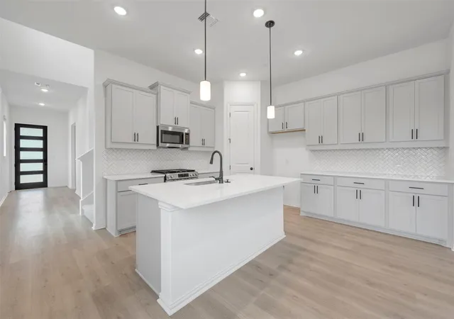 Photo 2 of Sale Pending at 564 Darley Oak Dr, Dripping Springs, TX 78620 | MLS# 9437267 | Listing updated on 2026-09-01