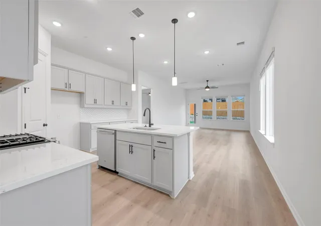 Photo 4 of Sale Pending at 564 Darley Oak Dr, Dripping Springs, TX 78620 | MLS# 9437267 | Listing updated on 2026-09-01