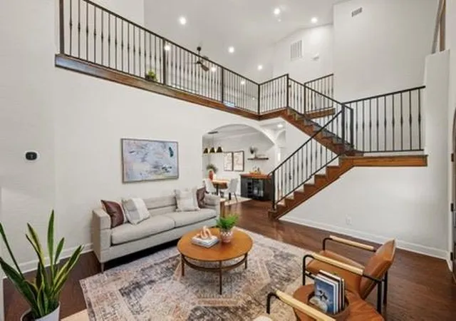 2nd image of 2307 Alta Vista Ave, Austin, TX 78704 | MLS# 8411444