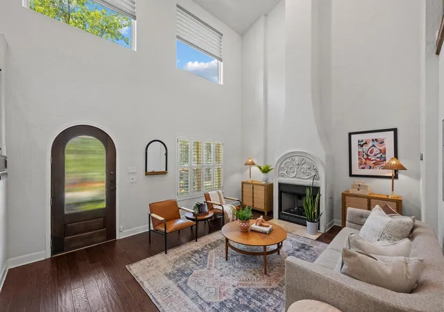 2nd image of 2307 Alta Vista Ave, Austin, TX 78704 | MLS# 8411444