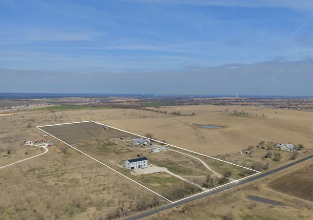 Photo 3 of Single family home for sale at 835 E County Rd 304, Jarrell, TX 76537 | MLS# 3591733 | Listing updated on 2026-08-31