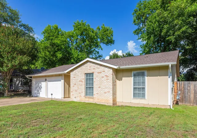 3rd image of 2106 Ponciana Loop, Austin, TX 78744 | MLS# 2086491