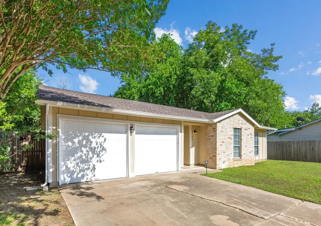 4th image of 2106 Ponciana Loop, Austin, TX 78744 | MLS# 2086491