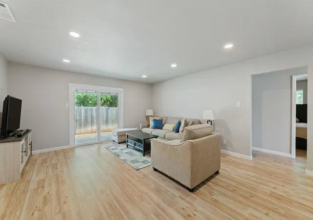 5th image of 2106 Ponciana Loop, Austin, TX 78744 | MLS# 2086491