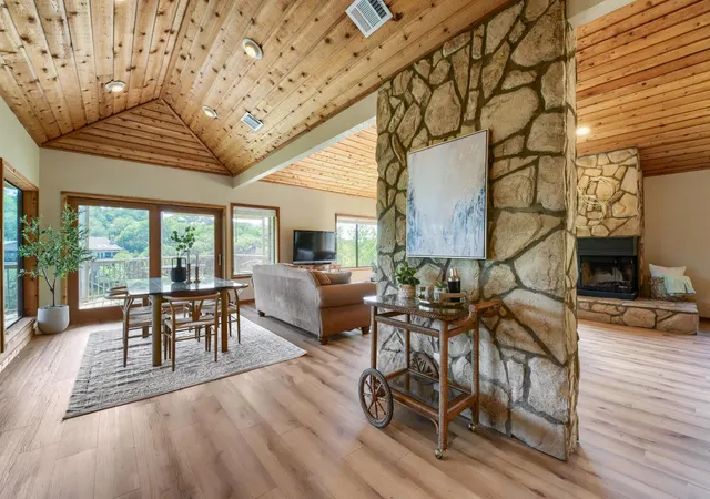 Photo 3 of Single family home for sale at 509 Coventry Rd, Spicewood, TX 78669 | MLS# 3978434 | Listing updated on 2026-10-28
