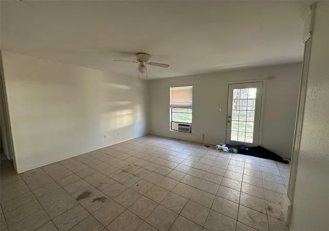2nd image of 2025 Castle Gate Cir, San Marcos, TX 78666 | MLS# 1266865