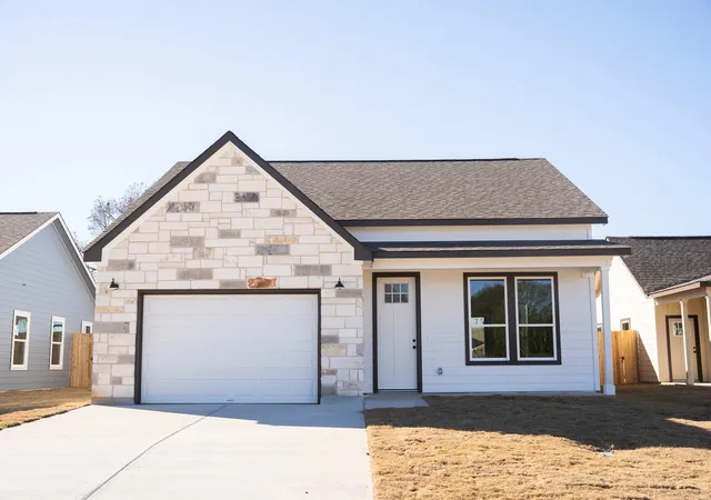 1st image of 313 String Prairie Wy, Smithville, TX 78957 | MLS# 6855212