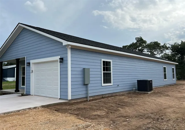 Photo 2 of Single family home for sale at 118 Peace Pipe, Smithville, TX 78957 | MLS# 6639615 | Listing updated on 2026-08-14