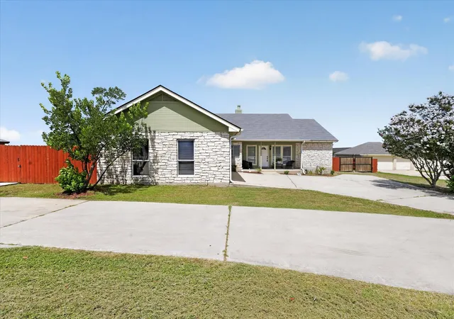 2nd image of 80 Family Cir, Hutto, TX 78634 | MLS# 1110788