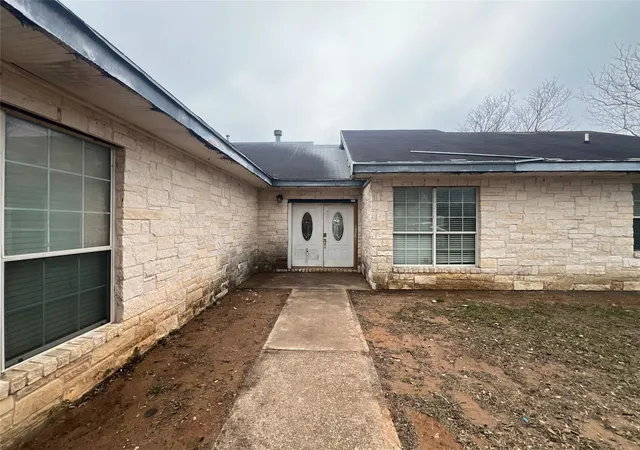 3rd image of 1448 Private Road 6013, Giddings, TX 78942 | MLS# 5963747