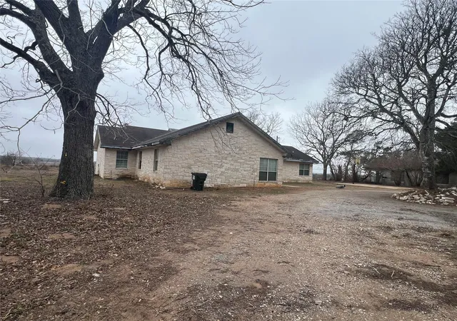 4th image of 1448 Private Road 6013, Giddings, TX 78942 | MLS# 5963747