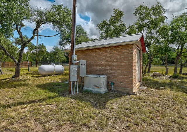 39th image of 300 Sycamore Valley Rd, Dripping Springs, TX 78620 | MLS# 9390487