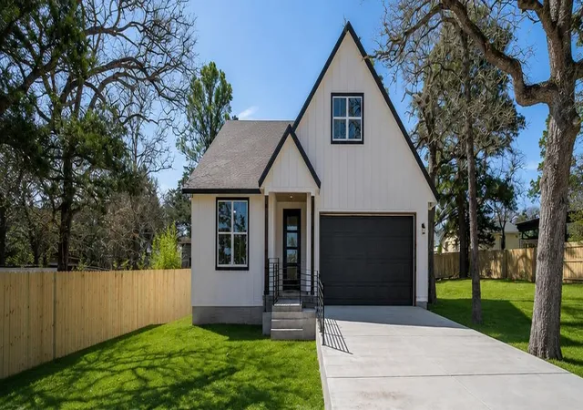 Photo 1 of Single family home for sale at 113 Eaglenest Ct, Smithville, TX 78957 | MLS# 7743715 | Listing updated on 2026-08-15