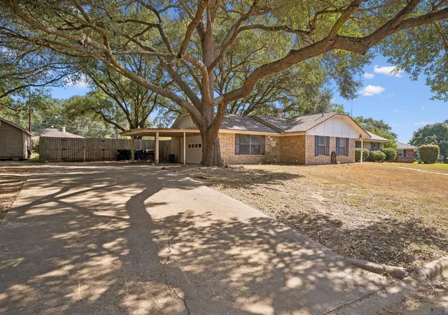 Photo 1 of Single family home for sale at 1203 Hollis Dr, Brenham, TX 77833 | MLS# 2331854 | Listing updated on 2026-09-28