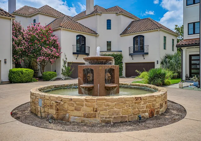 2nd image of 1910 Rue De St Tropez #4, Austin, TX 78746 | MLS# 3658486