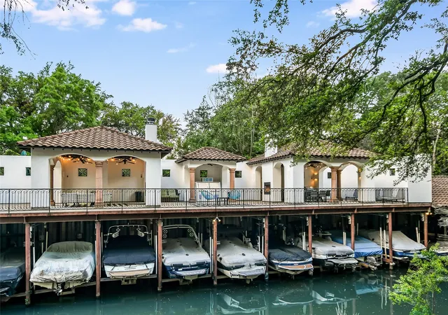 4th image of 1910 Rue De St Tropez #4, Austin, TX 78746 | MLS# 3658486
