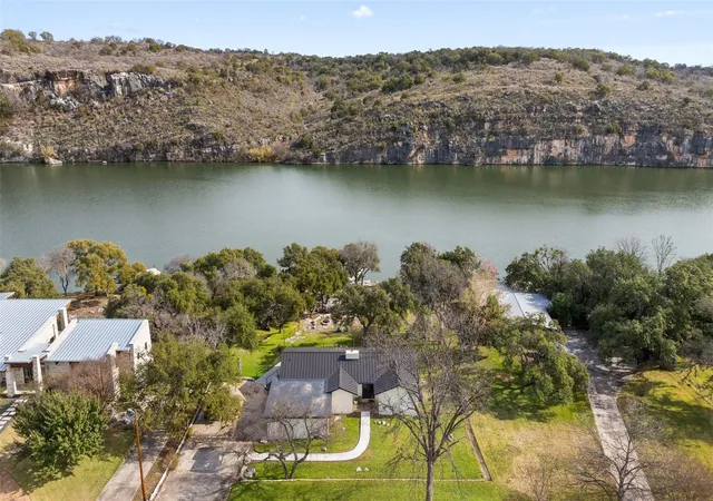 3rd image of 1204 Los Escondidos St, Marble Falls, TX 78654 | MLS# 4612075