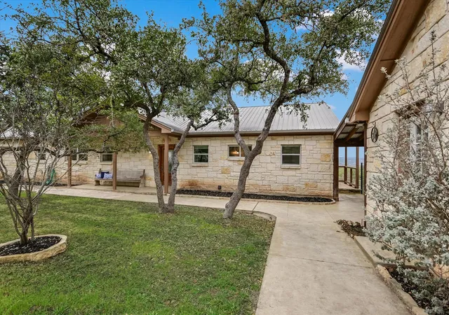 Photo 4 of Single family home for sale at 816 Buttercup Ln, Wimberley, TX 78676 | MLS# 5173386 | Listing updated on 2026-08-29
