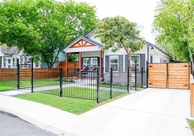 Photo 1 of Single family home for sale at 518 Rigsby Ave, San Antonio, TX 78210 | MLS# 9188238 | Listing updated on 2026-02-20