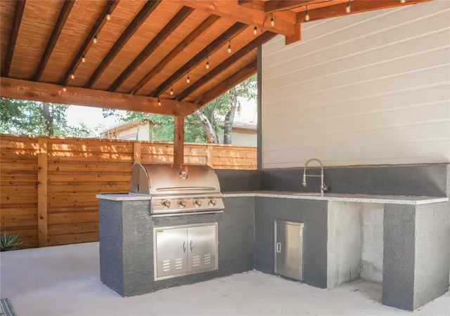 Photo 2 of Single family home for sale at 518 Rigsby Ave, San Antonio, TX 78210 | MLS# 9188238 | Listing updated on 2026-02-20