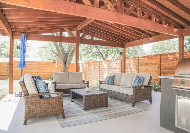 Photo 3 of Single family home for sale at 518 Rigsby Ave, San Antonio, TX 78210 | MLS# 9188238 | Listing updated on 2026-02-20