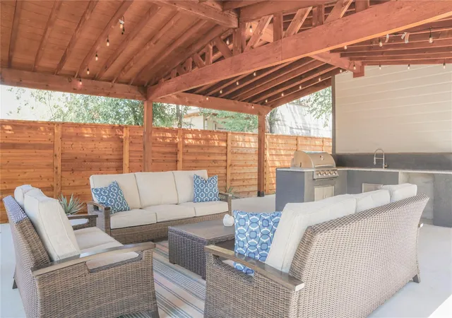 Photo 4 of Single family home for sale at 518 Rigsby Ave, San Antonio, TX 78210 | MLS# 9188238 | Listing updated on 2026-02-20