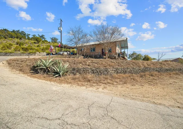 Photo 3 of Single family home for sale at 450 Eagles Nest Dr, Wimberley, TX 78676 | MLS# 5403346 | Listing updated on 2026-03-07