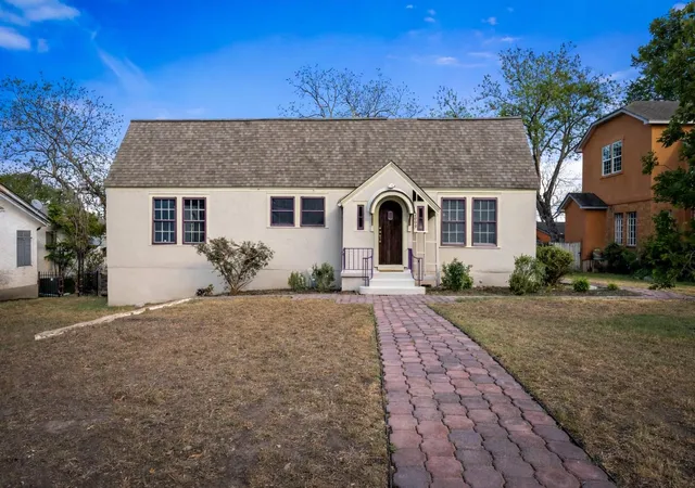 Photo 3 of Sale Pending at 2009 Travis Hts Blvd, Austin, TX 78704 | MLS# 7824619 | Listing updated on 2026-09-25