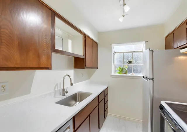 4th image of 6903 Deatonhill Dr #20, Austin, TX 78745 | MLS# 8522029