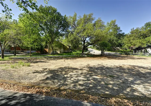 2nd image of 2000 2a Breeze Holw, Austin, TX 78741 | MLS# 2641649