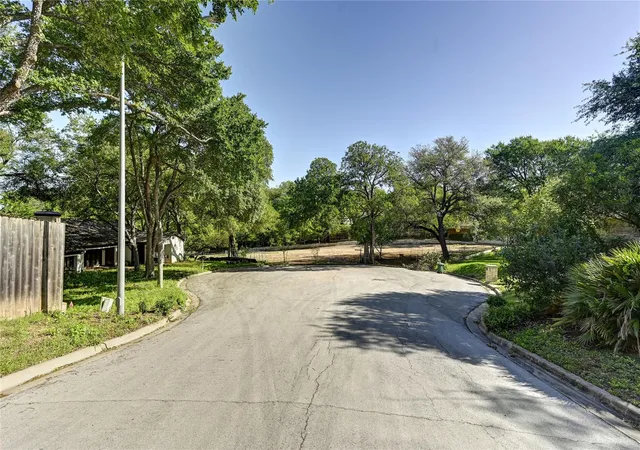 4th image of 2000-2A Breeze Holw, Austin, TX 78741 | MLS# 2641649