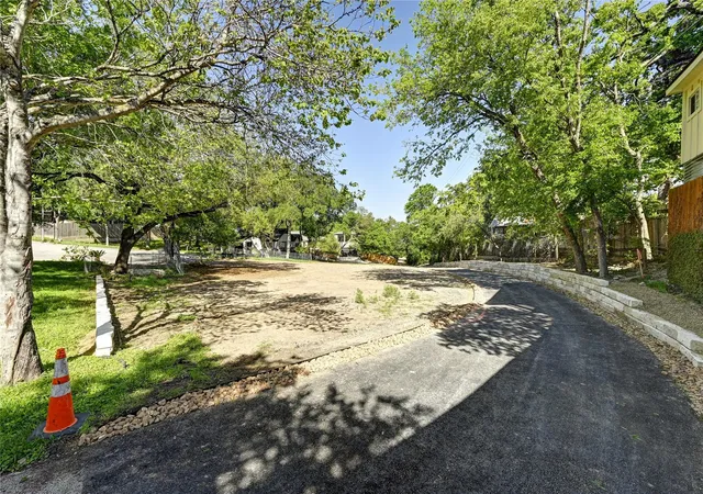 5th image of 2000-2A Breeze Holw, Austin, TX 78741 | MLS# 2641649