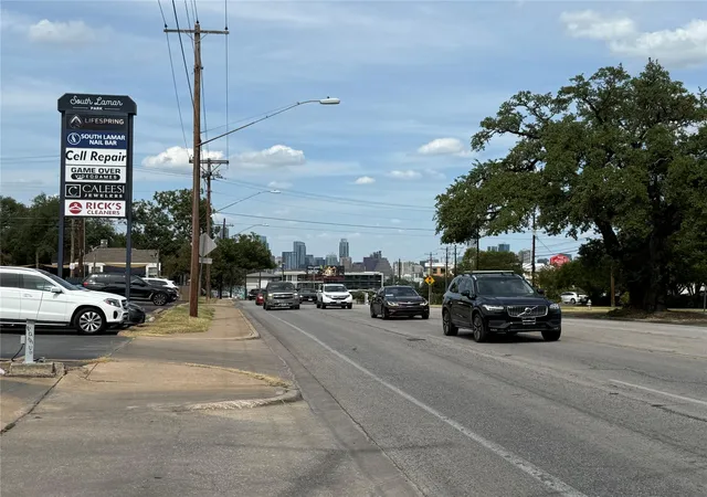 2nd image of 2200 Dickson Dr #127, Austin, TX 78704 | MLS# 7638162
