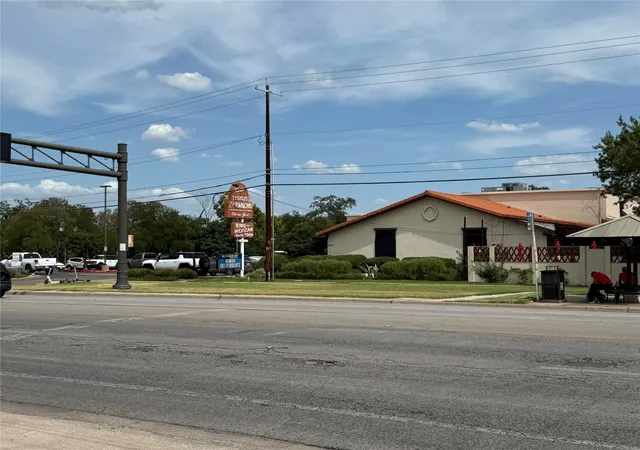 4th image of 2200 Dickson Dr #127, Austin, TX 78704 | MLS# 7638162