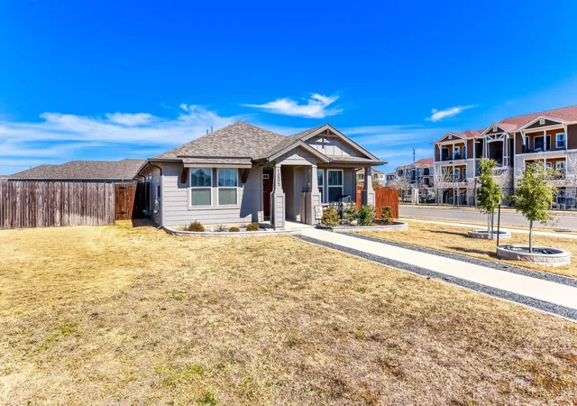 3rd image of 1005 Main St, Hutto, TX 78634 | MLS# 4437016