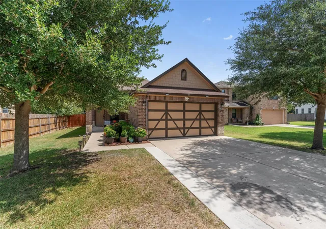 2nd image of 611 Big Bend Trl, Taylor, TX 76574 | MLS# 3842619