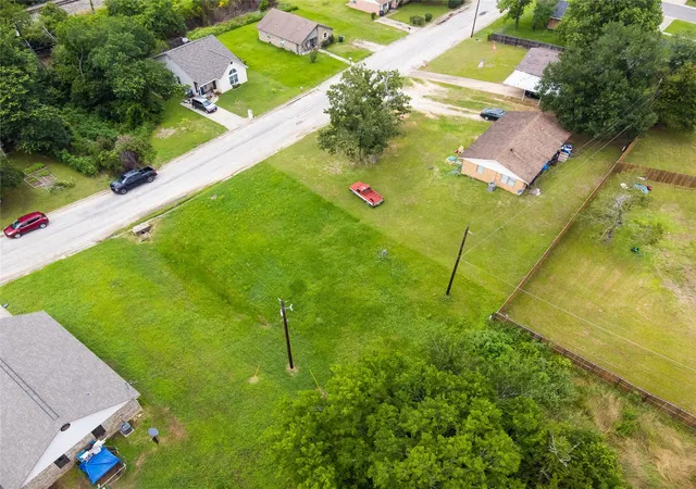 5th image of 401 W Kleb St, Caldwell, TX 77836 | MLS# 9248447