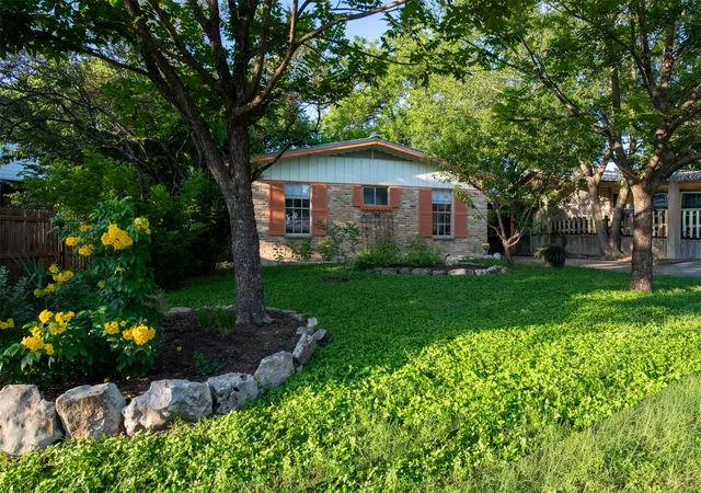 4th image of 204 La Vista St, Austin, TX 78704 | MLS# 3790923
