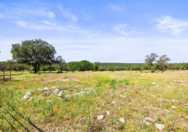 Photo 3 of House for sale at 2102 Private Rd 1377, Lampasas, TX 76550 | MLS# 8759885 | Listing updated on 2026-03-16
