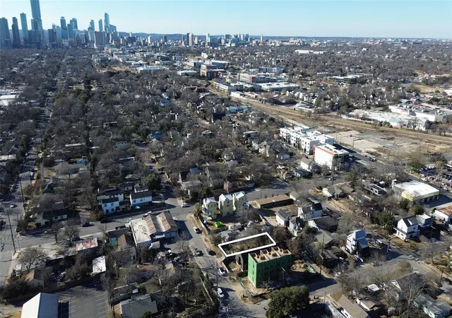 13th image of 2806 E 3rd St, Austin, TX 78702 | MLS# 5892536