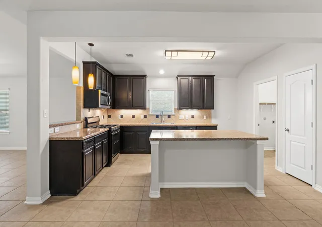 Photo 4 of Sale Pending at 322 Strawberry Blonde Dr, Buda, TX 78610 | MLS# 8386824 | Listing updated on 2026-09-20