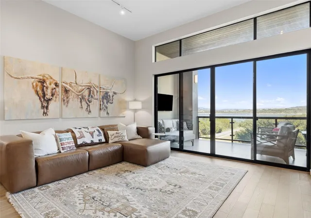 4th image of 5921 Hi Line Rd, Austin, TX 78734