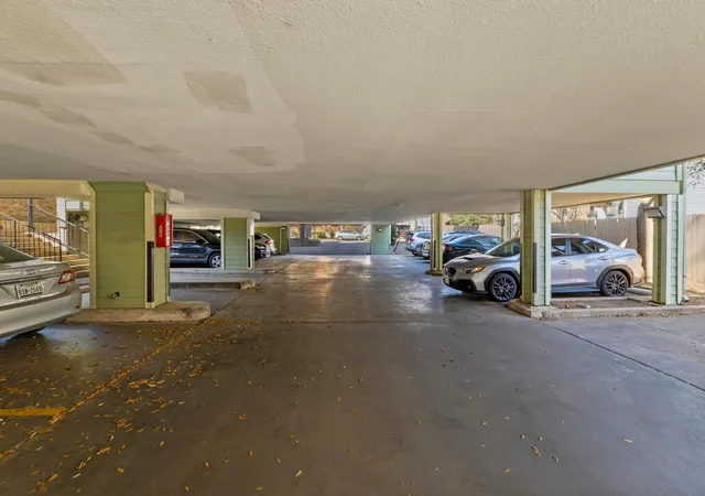 20th image of 915 W 22nd 1/2 St #202, Austin, TX 78705 | MLS# 3598493