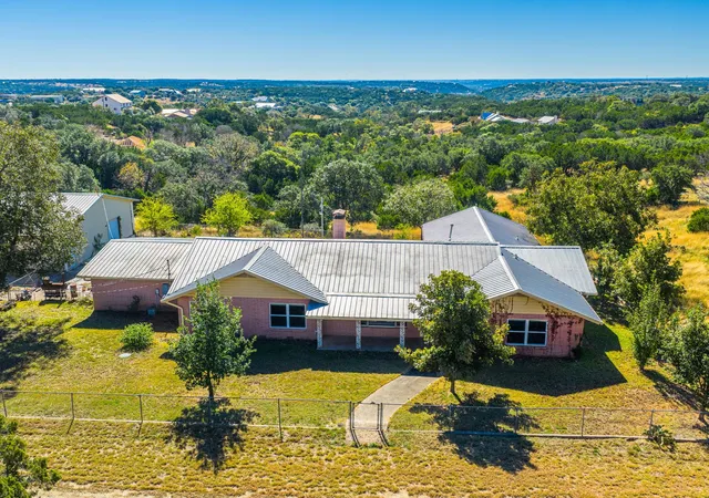 Single family home for sale at 88 Oak Aly, Kerrville, TX 78028 | MLS# 6629007 | Listing updated on 2026-04-23